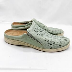 Earth Origins Woman's Emilia Mule Dusty Green Nubuck Leather Slip On Sneaker 10W